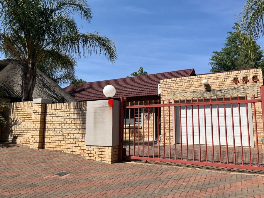 To Let 3 Bedroom Property for Rent in Langenhovenpark Free State